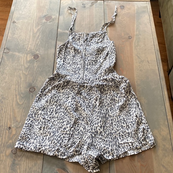 Romper - Picture 1 of 4